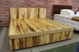 Nah, kamu bisa membuat tempat tidur sesuai selera kamu sendiri hanya dengan memanfaatkan kayu palet. Ide Unik Ranjang Tidur Dari Kayu Palet Minimalis Tapi Tetap Elegan Cat Duco Kayu