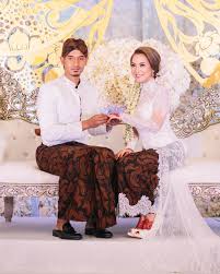 Raf yaakob atau nama sebenarnya raden ahmad faizal yaakob itu memberitahu bakal menunaikan pemintaan anaknya selepas mawar melahirkan bayi sulung mereka. Video I Want You To Marry Again Raf Yaakob Cadang Naik Pelamin Seperti Fazley Atas Permintaan Anak Berita Steady