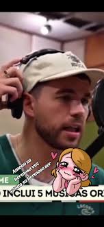 Es un corto de una reportaje de la película Viana jajajjaj si quieres puedo  subir el reportaje completo con subtitulos. Luke cantando maravilloso 🥰 ya  muero de ansías por que salga la peli y poder ...