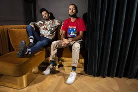 En effet, ce premier extrait arrive après une longue période d'absence des deux rappeurs, durant laquelle ils semblent avoir longuement réfléchi. Bigflo Oli Se Coupent Des Reseaux Sociaux Pendant Un An Et Disent Au Revoir En Chanson Videos Soirmag