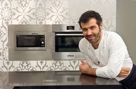 Cocinero mediático (teledonosti, telecinco, la sexta, nova, canal gourmet y hogar útil), comenzó en la cocina siendo muy joven. Entrevista A Bruno Oteiza La Cocina Te Devuelve Mas De Lo Que Le Das Eleconomista Es