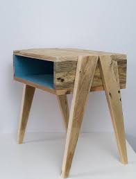Dieser Nachttisch Besteht Komplett Aus Recyceltem Holz Seine Geringe Grosse Und Sein Markantes Aussehen Machen Dieses Haus Dekoration Reclaimed Wood Bedside Table Reclaimed Wood Bedside Recycled Wood