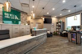 Oak West Vet Clinic In 2020 Pet Clinic Veterinary Clinic Hospital Design