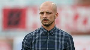 Its colours are black and white. Sk Sturm Nestor El Maestro Wird Neuer Trainer Des Sk Sturm