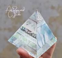Mẫu P2107027 | Lăng kính Kim tự tháp mỹ thuật Crystal Light