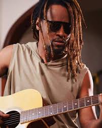 Hoje o músico e ator Toni Garrido, vocal do Cidade Negra, esta completando  58 anos.🤘🏻😝 #fitarock7 #RockNacional #fitak7 #vivaorock #reggae  #brasilreggae #vivaorock #VivaoReggae #musicabrasileira