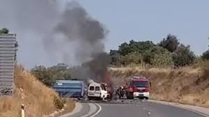 All train connections ✓ all times ✓ all virail has the magic trick to find your cheap train tickets to portimao. Um Morto Em Incendio Apos Choque De Camiao Com Carrinha Em Portimao Portugal Correio Da Manha