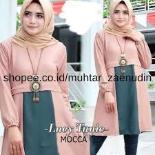 Baju gamis sudah menjadi tren fashion busana syar'i yang sekarang banyak dipakai oleh mayoritas wanita muslim mulai dari anak anak, remaja, wanita dewasa, hingga orang tua. Model Baju Atasan Muslim Remaja Modis Bahan Moscrepe Lucy Tunik Atasan Baju Muslim Wanita 2019