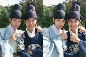 moonlight drawn by clouds enemies b1a4 s jinyoung and park bo gum smile for chuseok greeting park bo gum smile moonlight drawn by clouds bo gum