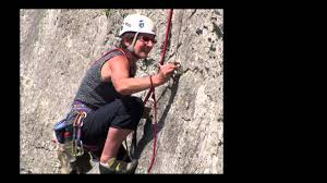 Ausgerüstet wie die großen, können dann erste versuche im kinderparcours gemacht werden. Rochers De Freyr Sportklettern Thecrag