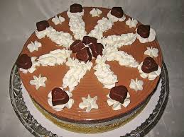 1 tafel milka vollmilchschokolade 1 tafel milka zartbitterschokolade 3 eier 150 g weiche butter 1 päckchen vanillezucker 500 g schlagsahne 20 g fertiggelatine wichtige infos zu torten und kuchen. Milka Herzen Torte Backen Kochen Geniessen