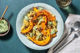 Gnocchi Mit Gebackenem Kurbis Und Salbei Rezept Hellofresh Rezept Gebackener Kurbis Lebensmittel Essen Salbei Rezepte