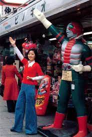 the late singer teresa teng in this 1973年 昭和48年 仮面ライダーv3 テレサテン 東京浅草 picture テレサテン フィルムノワール 珍しい写真