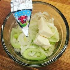 The mild onion flavours of leeks are combined with mushrooms, eggs and just a pinch of paprika. Making Cheats Cheesy Leeks 1 5 Syn Per Triangle I Sliced A Leek And Cooked It For 4 Minutes In The Microwave Wi Cheesy Leeks Leeks Vegetable Recipes