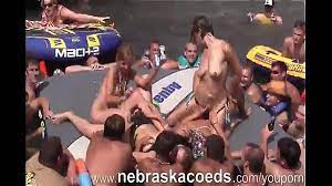 Two random party girls eating eachother out. Youporn Random Peeps Eating Out Party Girls In Public Public Sex Exhibitionism Xxx Sex Movies Free