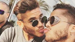 Jonathan dos santos ramírez is a mexican professional footballer who plays as a midfielder for major league soccer club la galaxy, whom he c. Hermanos Dos Santos Paran La Trompa En Instagram El Grafico Historias Y Noticias En Un Solo Lugar