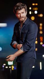 Pin By Honey On Kivanc Tatlitug Turkish Men Photography Poses For Men Turkish Actors