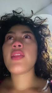 #parejas #love lo siento si se clavan pero soy chillona por todo. Y pues me  sentí muy feliz ver eso tan lindo en mí cuarto, el sabe que amo las flores  pero sabe que me gusta que el me haga los ...