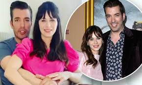 500 days of summer actress zooey deschanel recently gushed over her boyfriend jonathan scott! Zooey Deschanel And Jonathan Scott Announce A Family Friendly Game Night With Their Fans Daily Mail Online