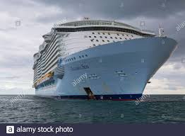 Check spelling or type a new query. Allure Of The Seas Royal Caribbean Cruise Schiff Angedockt Im Hafen Von Malaga Spanien Stockfotografie Alamy