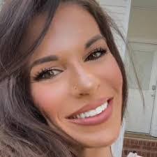 Renee Doyle's Instagram, Twitter & Facebook