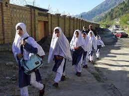 Public and private schools in certain districts of punjab will reopen from may 24 but will operate only four days a week, a notification issued by the provincial government said friday. Pakistan Mulls Phased Reopening Of Schools Universities From Sept 15 Pakistan Gulf News