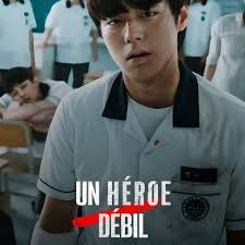 Un héroe débil! La serie coreana que está rompiéndola ¿Un chico frágil que  le planta cara a los matones? Weak Hero Class 1 te va a volar la cabeza.  Inteligencia, acción brutal,