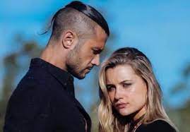 O ator partilhou este domingo, 20 de dezembro, uma fotografia em que surge agarrado à namorada, mariana marques, e onde expressou, na legenda, aquilo que sente pela sua mais que tudo. Pedro Barroso Atira Se A Kelly Bailey E Ela Da Lhe O Troco