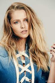 Exclusive Teresa Palmer Schools Us On Effortless Summer Beauty Teresa Palmer Teresa Mary Palmer Beauty