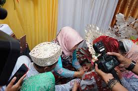 Rumah panggung nggak cuma rumah adat, lho. Tantangan Dalam Mendokumentasi Foto Wedding Bugis Makassar
