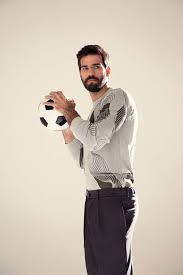 Resultado de imagem para looks goleiro alisson