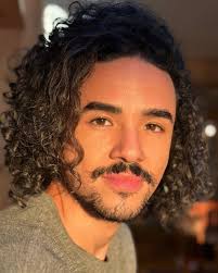 Edwin Dones's Instagram, Twitter & Facebook