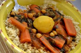 La Recette Tunisienne Traditionnelle Du Couscous Complet Aux Legumes Et Aux Blettes Originaire Du Centre Recette Couscous Tunisien Boulette De Poulet Couscous
