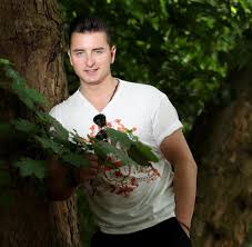 Изучайте релизы andreas gabalier на discogs. Volksmusikstar Gabalier Der Sanger Der Den Sex In Den Stadl Bringt Welt