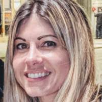 Elizabeth Bremner's Instagram, Twitter & Facebook