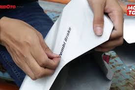 Check spelling or type a new query. Ini Cara Cepat Bersihkan Noda Bekas Stiker Di Cover Body Motor Gridoto Com