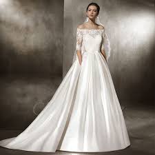 Genau aus diesem grund, möchten wir dich vor dem kauf die informationen zu verfügung stellen, damit du keinen. Designer A Linie Brautkleid Carmen Ausschnitt Schlicht Satin Spitze Mit Armel Taschen Schleppe