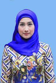 Desy ratnasari merupakan aktris film dan sinetron, model, bintang iklan, penyanyi, dan pembawa acara papan atas indonesia. Datei Desy Ratnasari Jpg Wikipedia