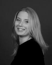 Hej hej, Sara Wasserman här! Jag är en 23-årig tjej från Örebro. Innan jag  kom upp hit till Umeå gick jag musikallinjen på kulturskolan, vilket var  något av det roligaste jag gjort