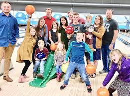 Rond half vijf werd ze uiteindelijk met een ambulance naar het ziekenhuis gebracht, waar ze intussen aan de beterhand zou zijn. Josh Duggar S Sisters Jessa Jill Jinger And Joy Anna Skip Accused Molester Brother S 32nd Birthday Party