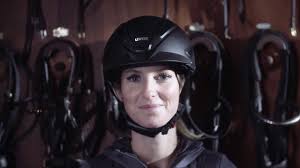 Klassisches design kombiniert mit modernster technik, um ihnen optimale sicherheit sowie komfort beim reitsport zu garantieren. Wie Passe Ich Meinen Uvex Reithelm An Youtube