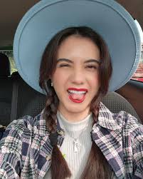 Empezamos este bello sábado escuchando a Leo Dan.