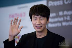 During the interview, lee kwang soo was asked a question that everyone has been wondering. Running Man S Lee Kwang Soo Injured In Car Accident K Town