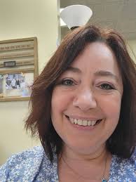 This woman cannot see or understand why the people in her life say she is  beautiful. I'm posting this to prove it to her. What do you guys think?