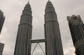 0%0% found this document useful, mark this document as useful. Ekonomi Malaysia Diramal Anjlok Ke Level Terendah Dalam 1 Dekade