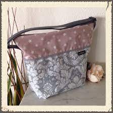 Ein schnittmuster braucht ihr euch gar nicht zu zeichnen, denn jede tasche besteht aus einem rechteck aus wachstuch. Tasche Aus Wachstuch Innenfacher Mit Und Ohne Reissverschluss Zu Finden Bei Www Madebyelbra Ch Wachstuch Taschen Taschen Nahen Taschen