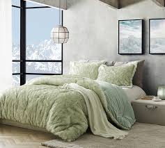 See all of croscill's comforter sets available in california king, king, queen and full. Oversized Super Soft Faux Fur And Mink Extra Large King Xl Bedding In Luxurious Arctic Moss Tundra Green