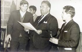 A don francisco le gusta hacer bromas, por eso en su programa se hacen chistes y burlas a don francisco ha encabezado exitosas campañas solidarias, tales como chile ayuda a chile (para los. Foto Recuerdo Don Francisco Martinez Joven Jpg Www Nuevaestrelladelmar Com