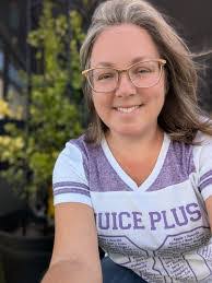 Julie Kuck's Instagram, Twitter & Facebook