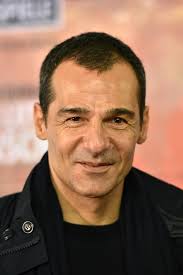 The actor and his ex announce that they are a couple again. Erol Sander Zum 50 Man Hat Mich Als Schlager Hingestellt Und Mir Meine Kinder Genommen Mopo De
